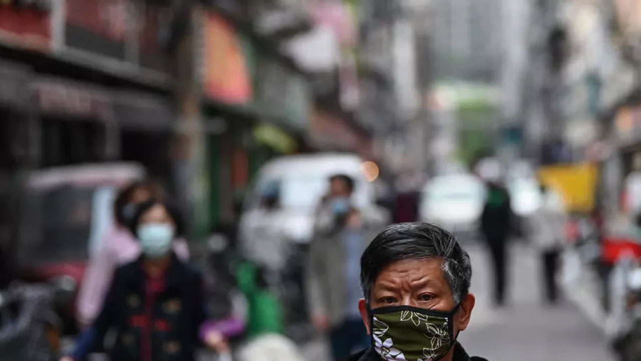 الصين تكشف عن موجة من حالات الإصابة بفيروس كورونا
