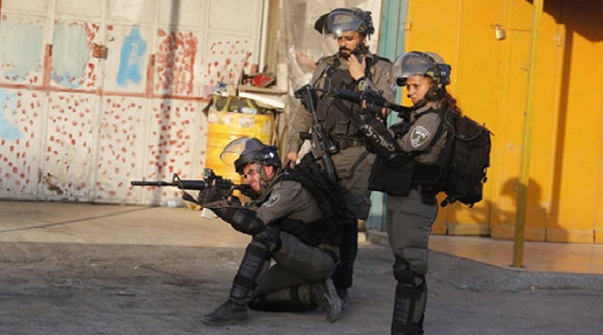اصابة فلسطيني برصاص الاحتلال على حاجز قلنديا العسكري