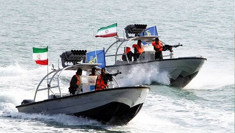 120 زورق قتالي سريع ينظم للقوة البحرية لحرس الثورة الاسلامية