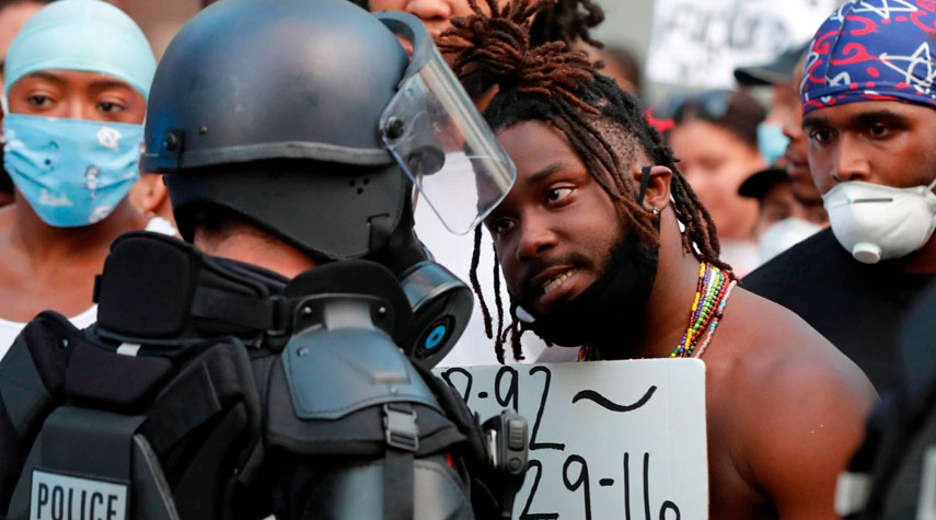 استمرار الاحتجاجات في امريكا واصابة عدد من الشرطة