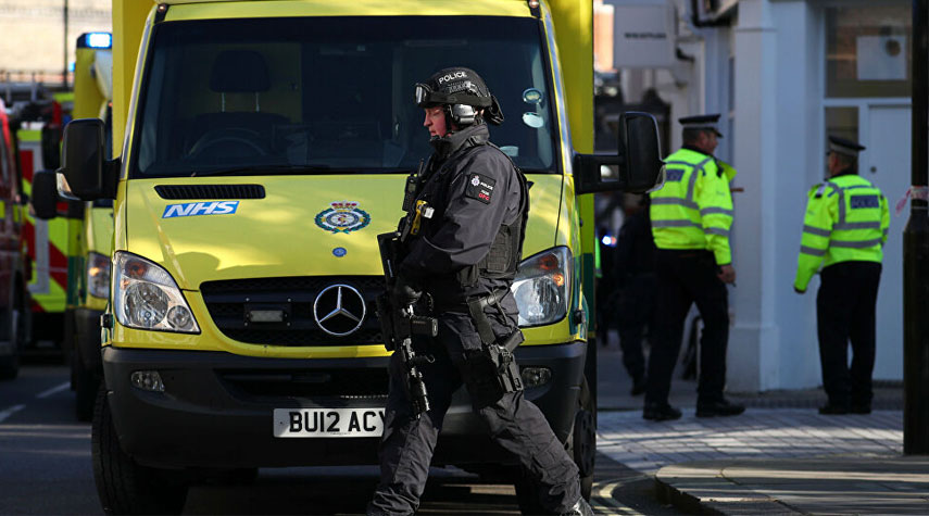 "سيارة مشبوهة" تصدم شخصين وسط لندن واعتقال مشتبه فيه