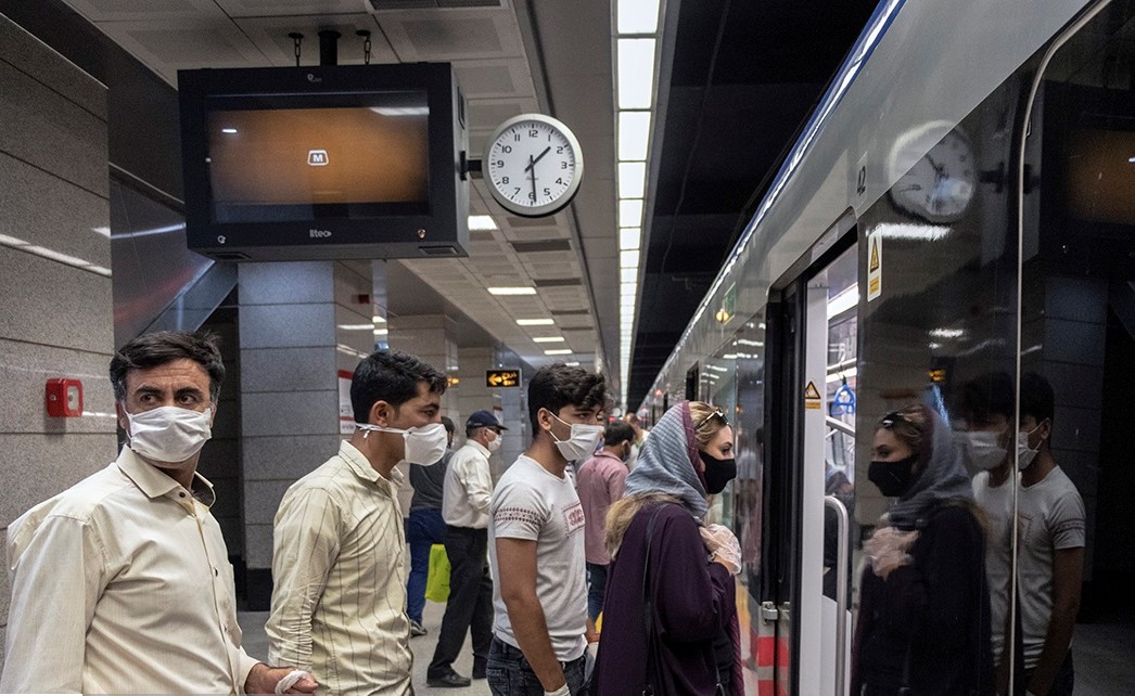 صور.. مترو شيراز يستأنف النشاطات بعد نحو 3 أشهر