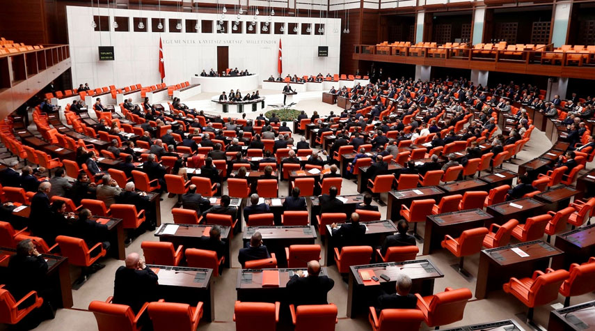تركيا تعتقل 3 نواب معارضين بعد اسقاط عضويتهم