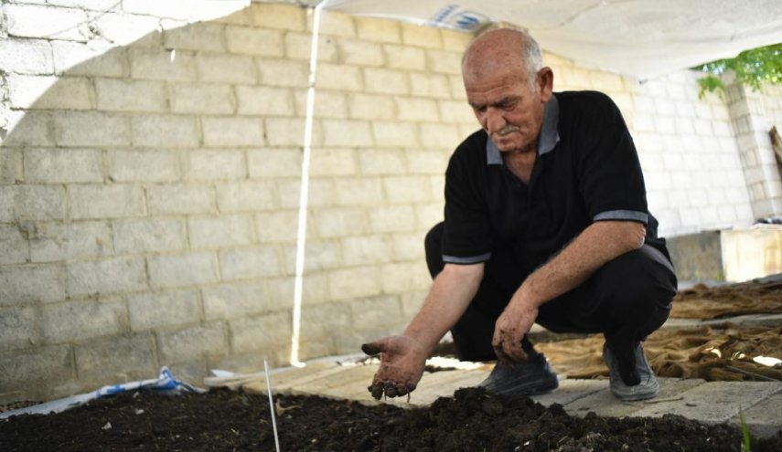  مزارع سوري ينشئ مزرعة غريبة تدر عليه الملايين شهريا! 
