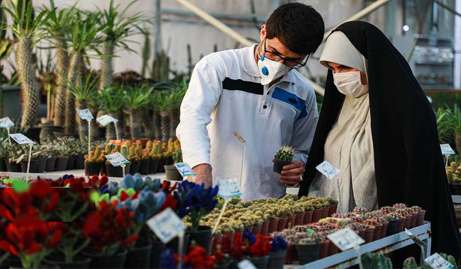 أصفهان.. إقبال كبير على سوق الزهور والنباتات