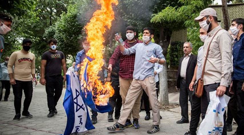 تجمع طلابي مناهض للصهيونية امام السفارة الارمينية بطهران