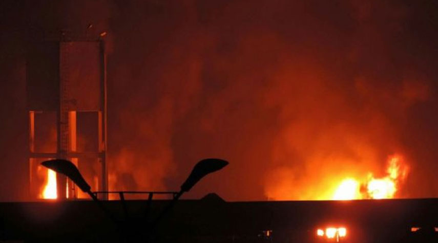 إخماد حريق ضخم في مرفأ صيد جنوب ايران