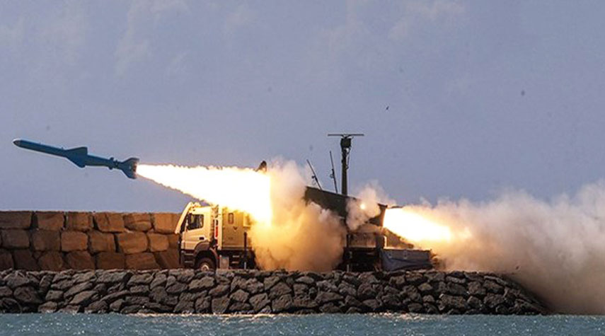 الجيش الايراني يختبر بنجاح جيلا جديدا من صواريخ كروز البحرية