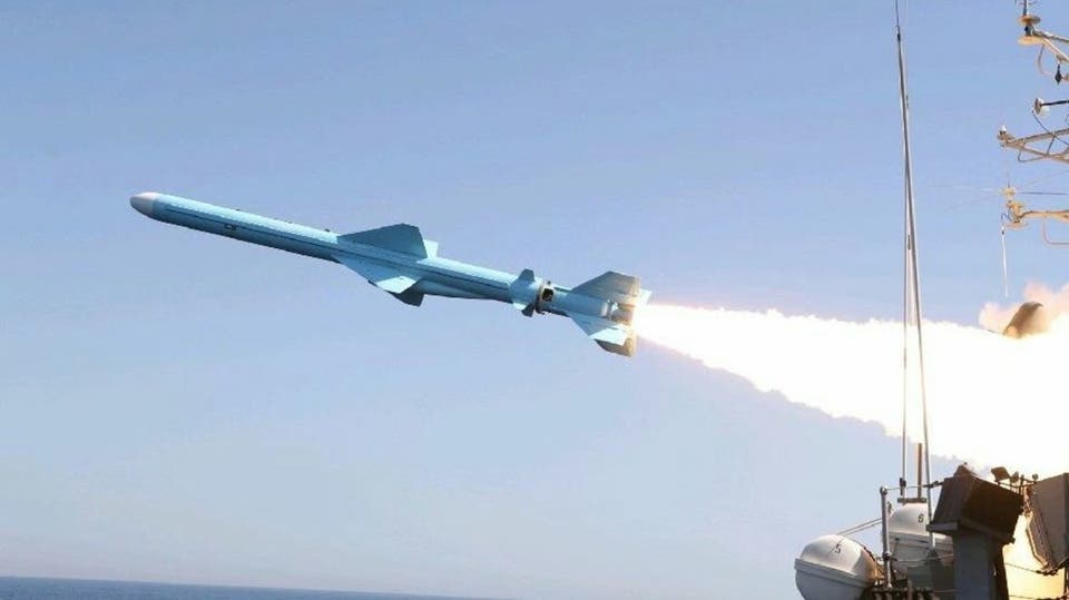 بالصور.. اختبار صاروخ بحري جديد في إيران 