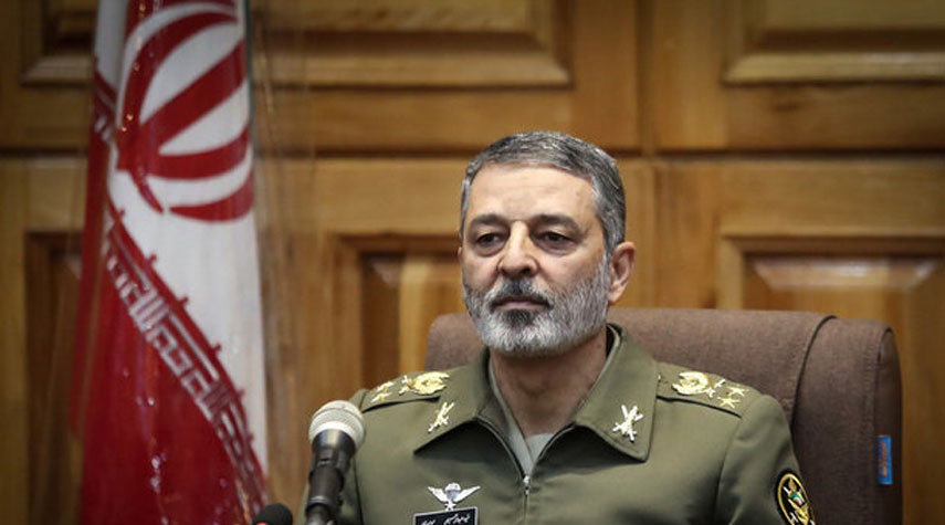 قائد الجيش الايراني: أي حظر لن يتمكن من تقويض الفكر السامي لشعبنا