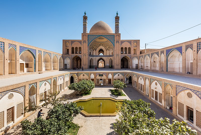 مسجد أغا بزرك.. جمال العمارة الإسلامية الإيرانية