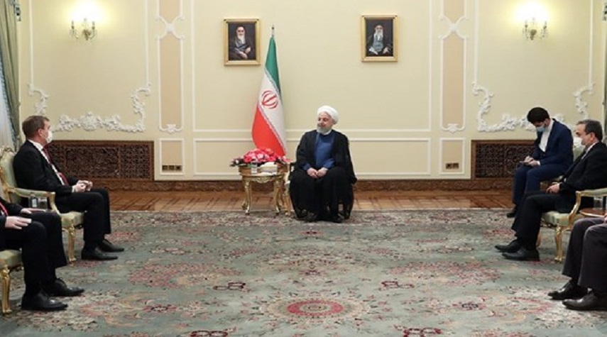 الرئيس روحاني يؤكد على توطيد العلاقات مع المجر