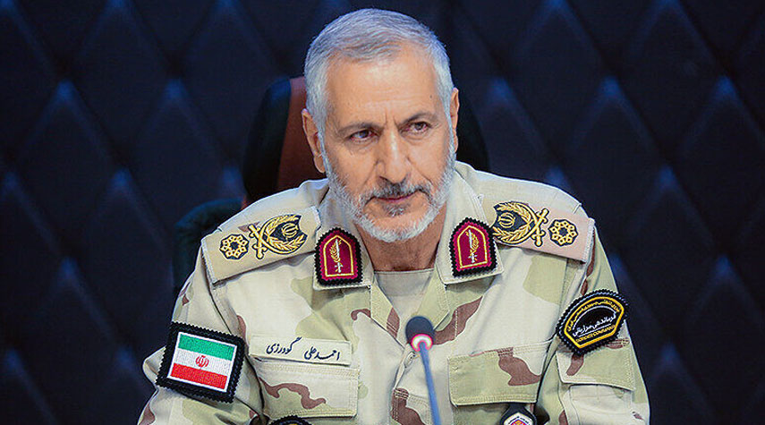 قائد حرس الحدود الايراني: نتصدى بحزم للإرهابيين والمهربين
