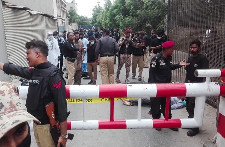 هجوم مسلح على مبنى بورصة باكستان
