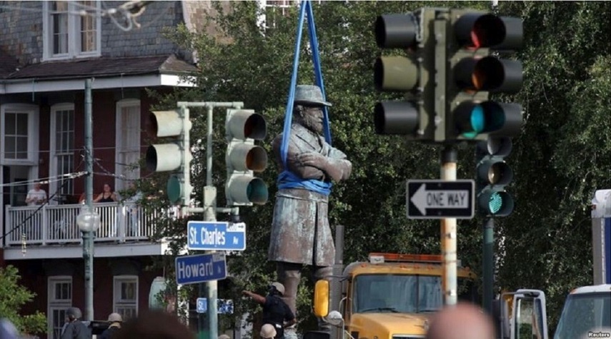 محتجون اميركيون في بالتيمور يدمرون تمثال كولومبوس
