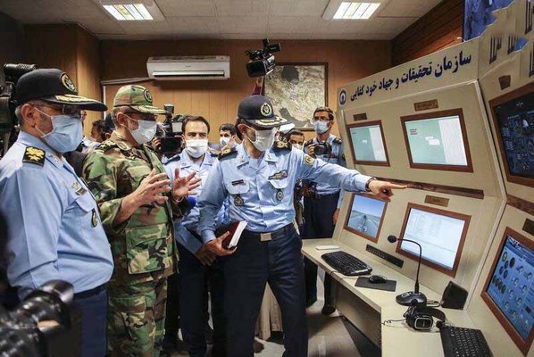 بالصور.. إيران تزيح الستار عن جهاز محاكاة طائرة "إيليوشن "