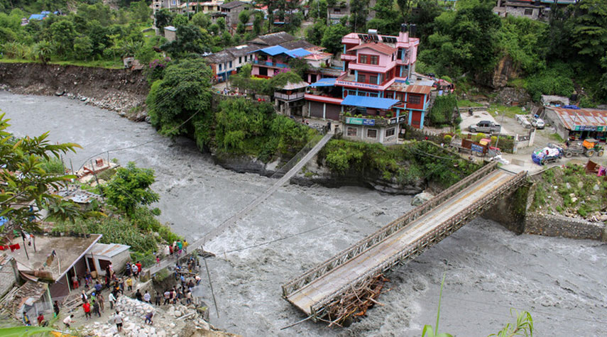 مصرع العشرات بفيضانات وانهيارات ارضية في النيبال