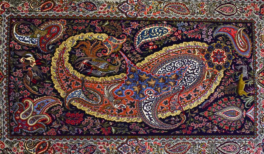 صور.. سجاد "جيريا" اليدوي؛ فن يحمل عراقة التراث الإيراني