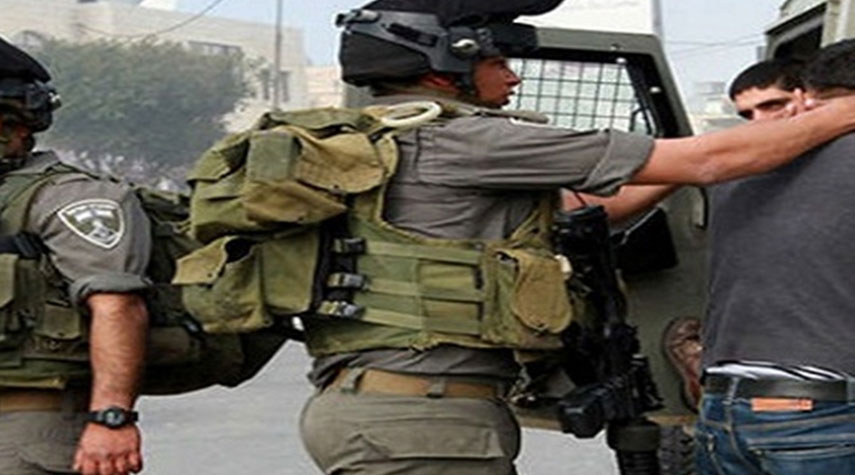 الاحتلال يعتقل 11 فلسطينيا بينهم أسرى محررون