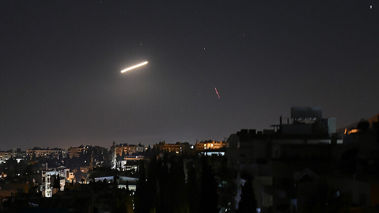 الدفاعات الجوية السورية تتصدى لطائرة مسيرة في ريف حماة 