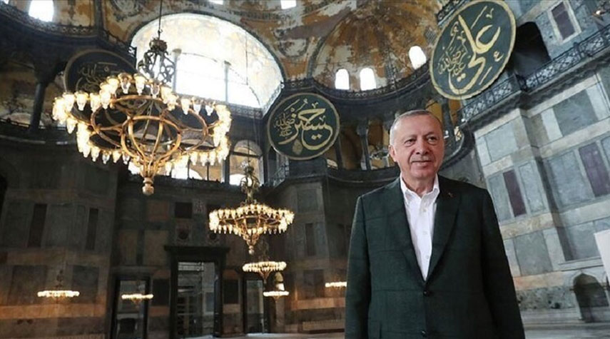 بالصور..أردوغان يتفقد "آيا صوفيا" قبل صلاة الجمعة الاولى