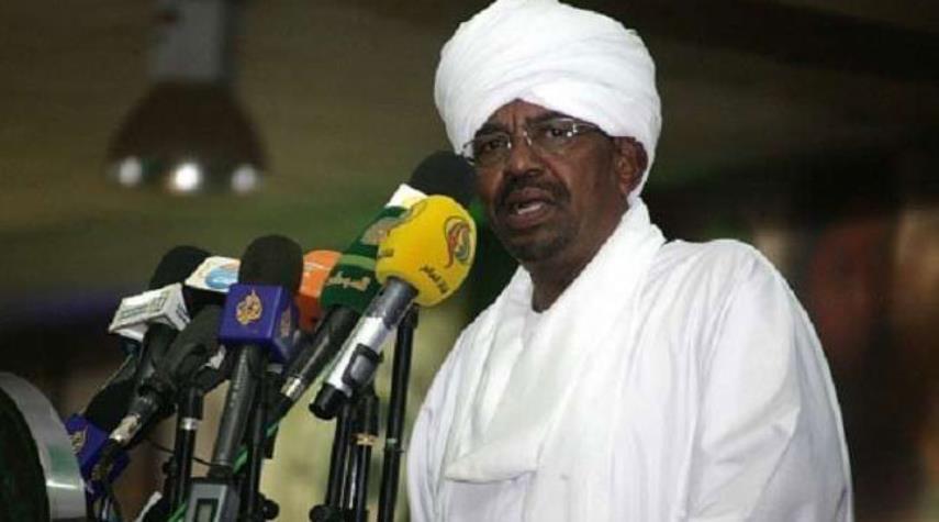 البشير يحاكم بتهمة الانقلاب على حكومة السودان المنتخبة 