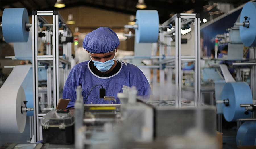 بالصور: مصنع إنتاج الكمامات في اشتهارد