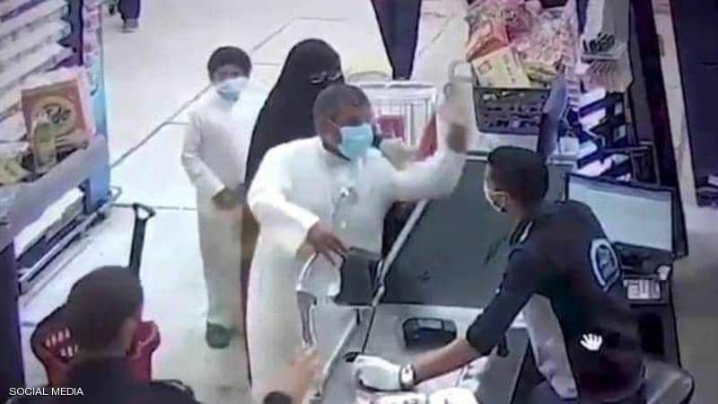 فيديو "صفع المصري" يثير المواقع الاجتماعية والتعاطف