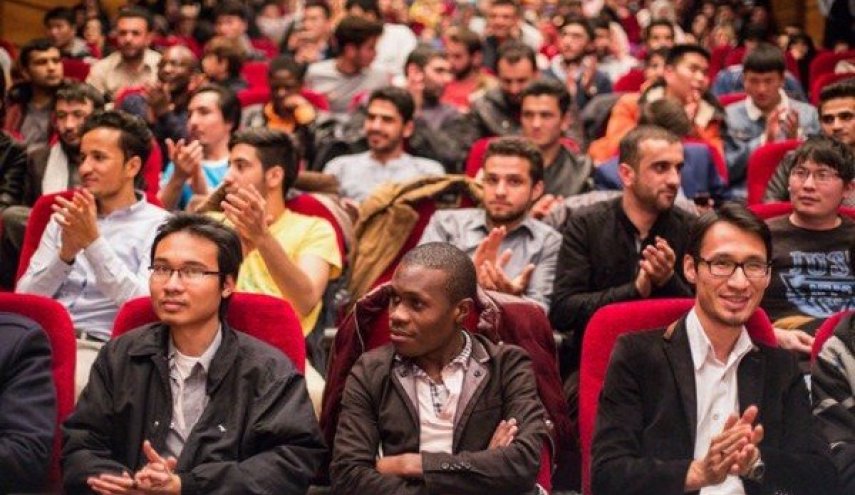 أربعون ألف طالب أجنبي يدرسون في الجامعات الإيرانية