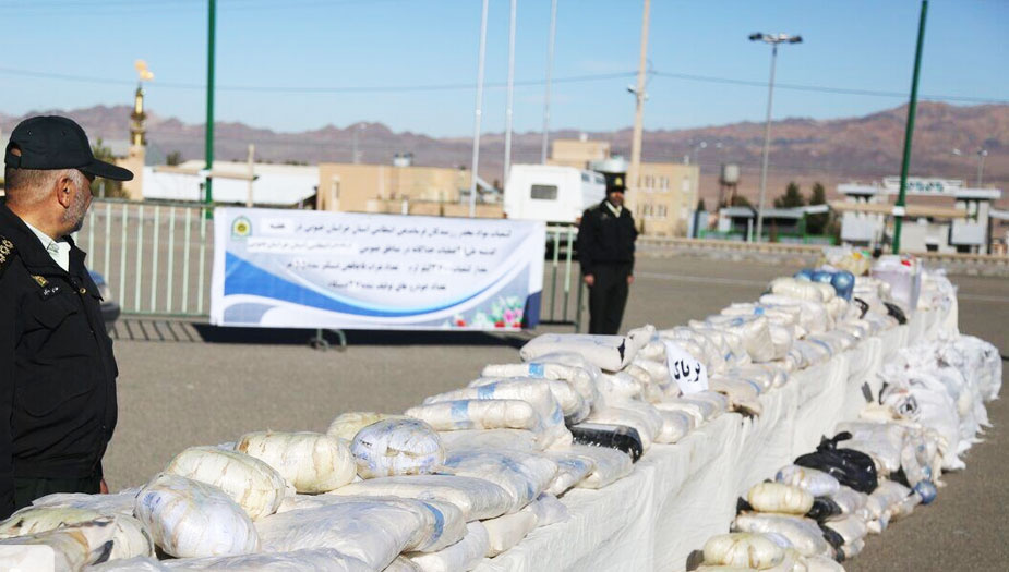 قوى الامن الايراني تفكك عصابة تهريب وتضبط 1,5 طن من المخدرات في سيستان وبلوجستان