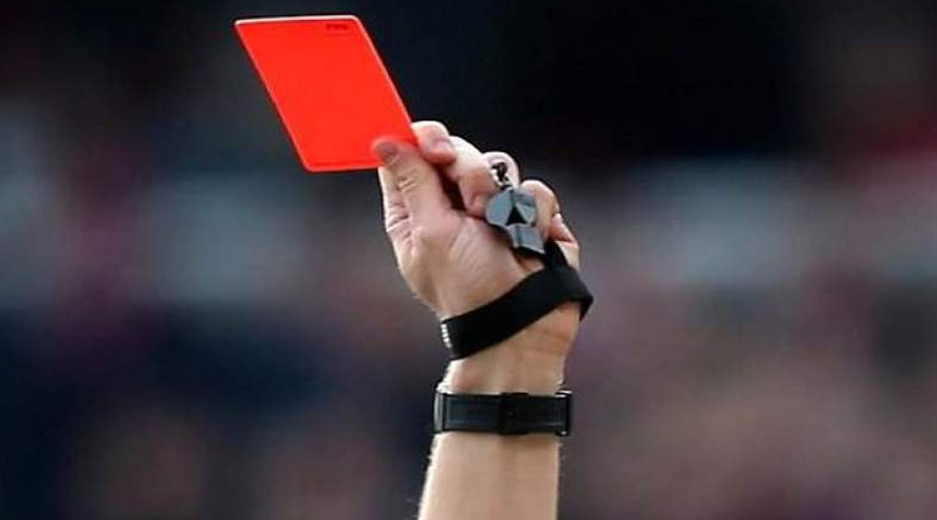 بطاقة حمراء لأي لاعب يتعمد السعال