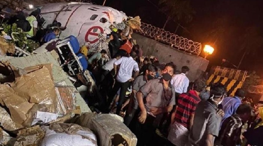  مصرع 16 شخصا بتحطم طائرة ركاب لدى هبوطها في جنوب الهند
