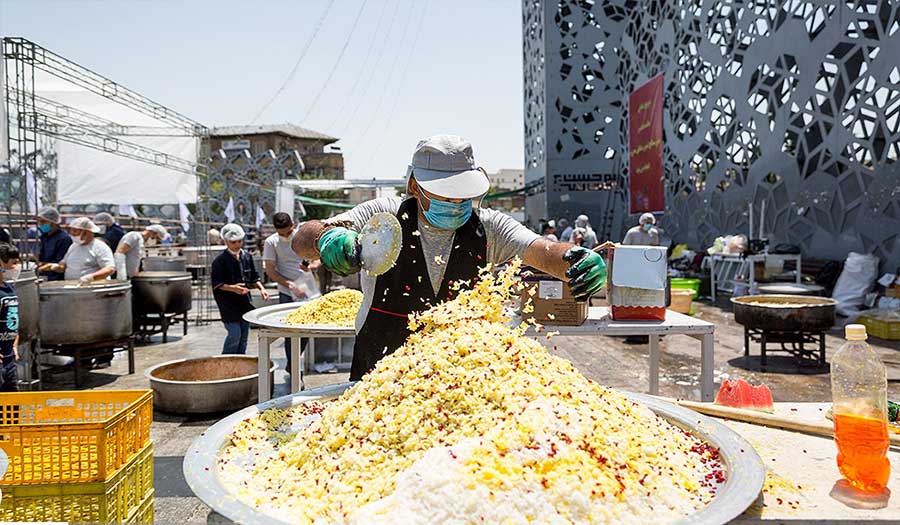بالصور.. مشروع «مائدة الغدير» الشعبي في طهران 