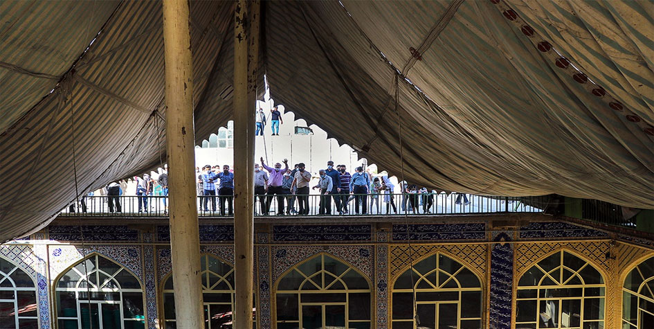 بالصور.. إقامة خيمة العزاء الحسيني في إيران