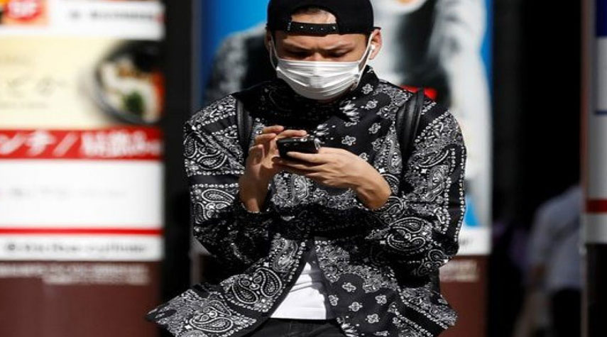 مدينة يابانية تحظر استخدام الهواتف أثناء السير على الأقدام