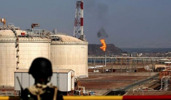  اليمن يتهم العدوان ومرتزقته بنهب ثرواته النفطية 