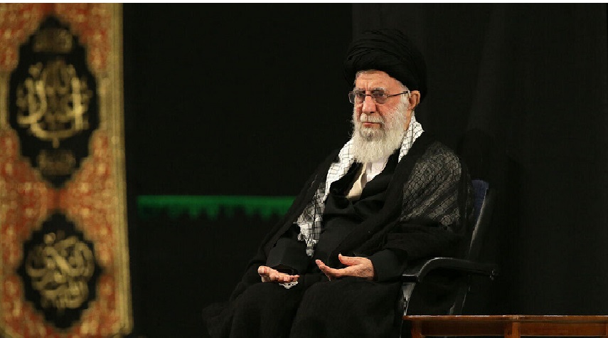 قائد الثورة يحضر مراسم العزاء الحسيني لليلة العاشر من محرم