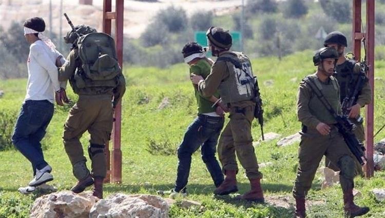  الاحتلال يعتقل 10 فلسطينيين من مناطق متفرقة بالضفة الغربية 
