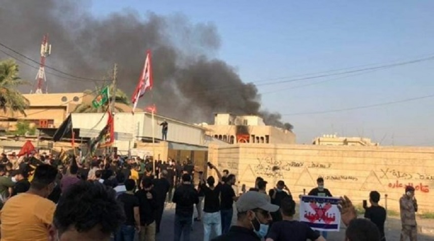 العراق... محتجون يحرقون مقر قناة دجلة لاساءتها للشعائر الحسينية