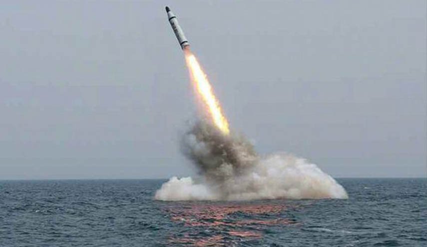 شاهد:  كوريا الشمالية تحضر لإطلاق صاروخ باليستي من غواصة