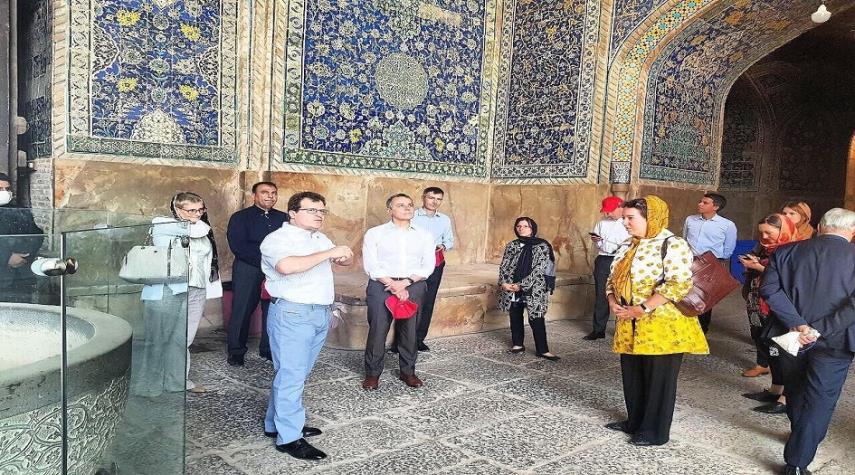 وزير الخارجية السويسري يزور الاثار التاريخية في اصفهان وسط ايران