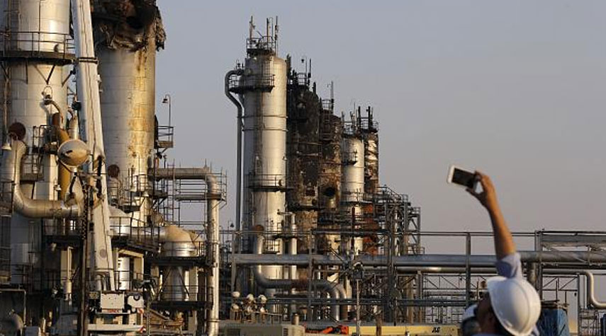 صادرات النفط السعودية تصل لأدنى مستوى في 18 عاماً