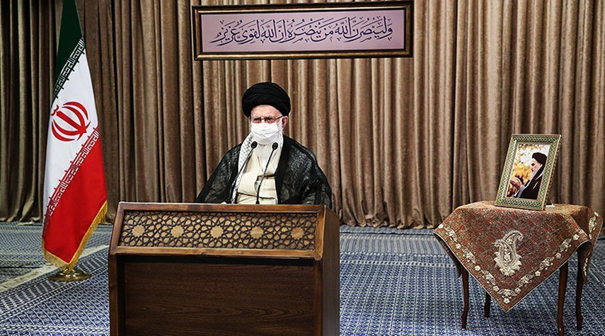 قائد الثورة الاسلامية: تكريم الشهداء والمقاتلين من صلب واجباتنا