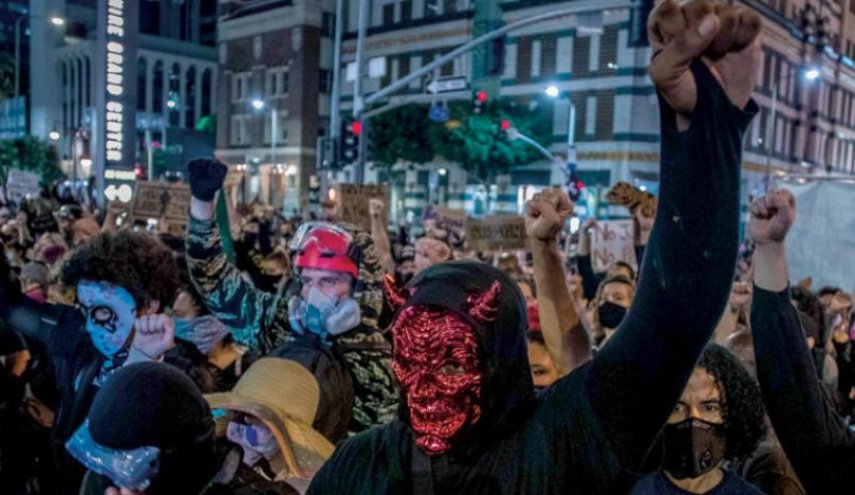 احتجاجات عنيفة  تجتاح مدن امريكية