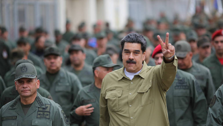  الرئيس الفنزويلي يؤكد استمرار التعاون الدفاعي مع إيران 