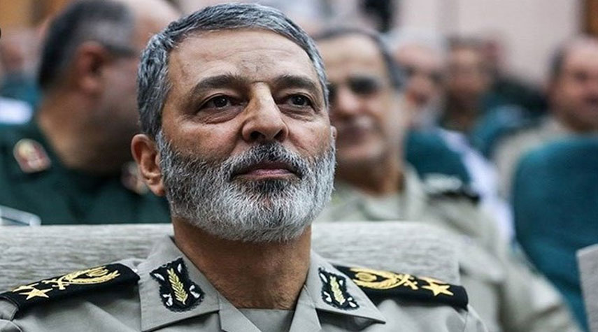قائد الجيش الايراني: الدفاع المقدس ملحمة تضحوية