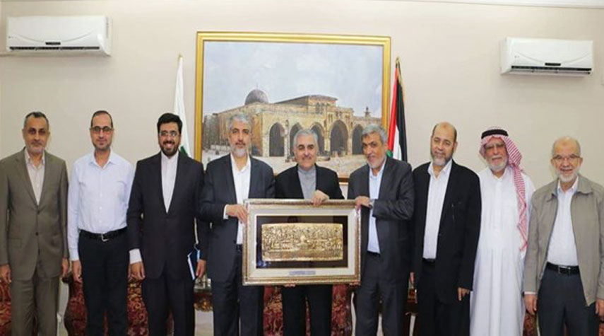 حركة حماس تكرم السفير الإيراني في قطر
