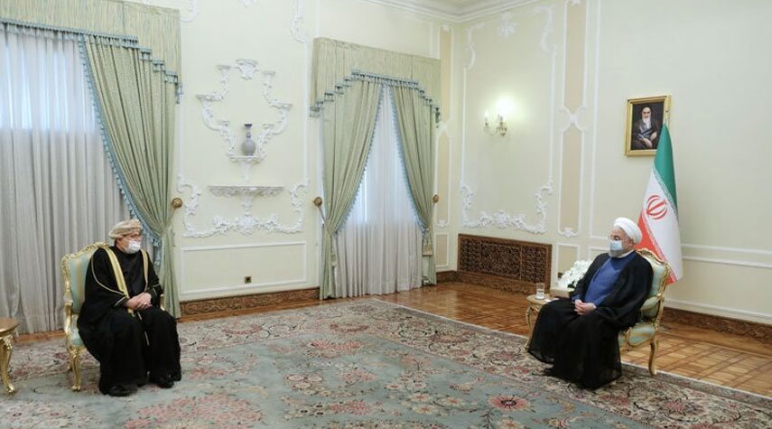 الرئيس الايراني يؤكد اهتمام طهران بتطوير التعاون مع مسقط