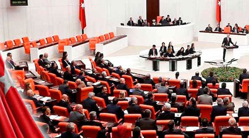 البرلمان التركي يمدد تواجد القوات المسلحة في سوريا والعراق