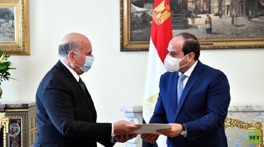 وزير الخارجية العراقي يسلم السيسي رسالة موجهة من الكاظمي